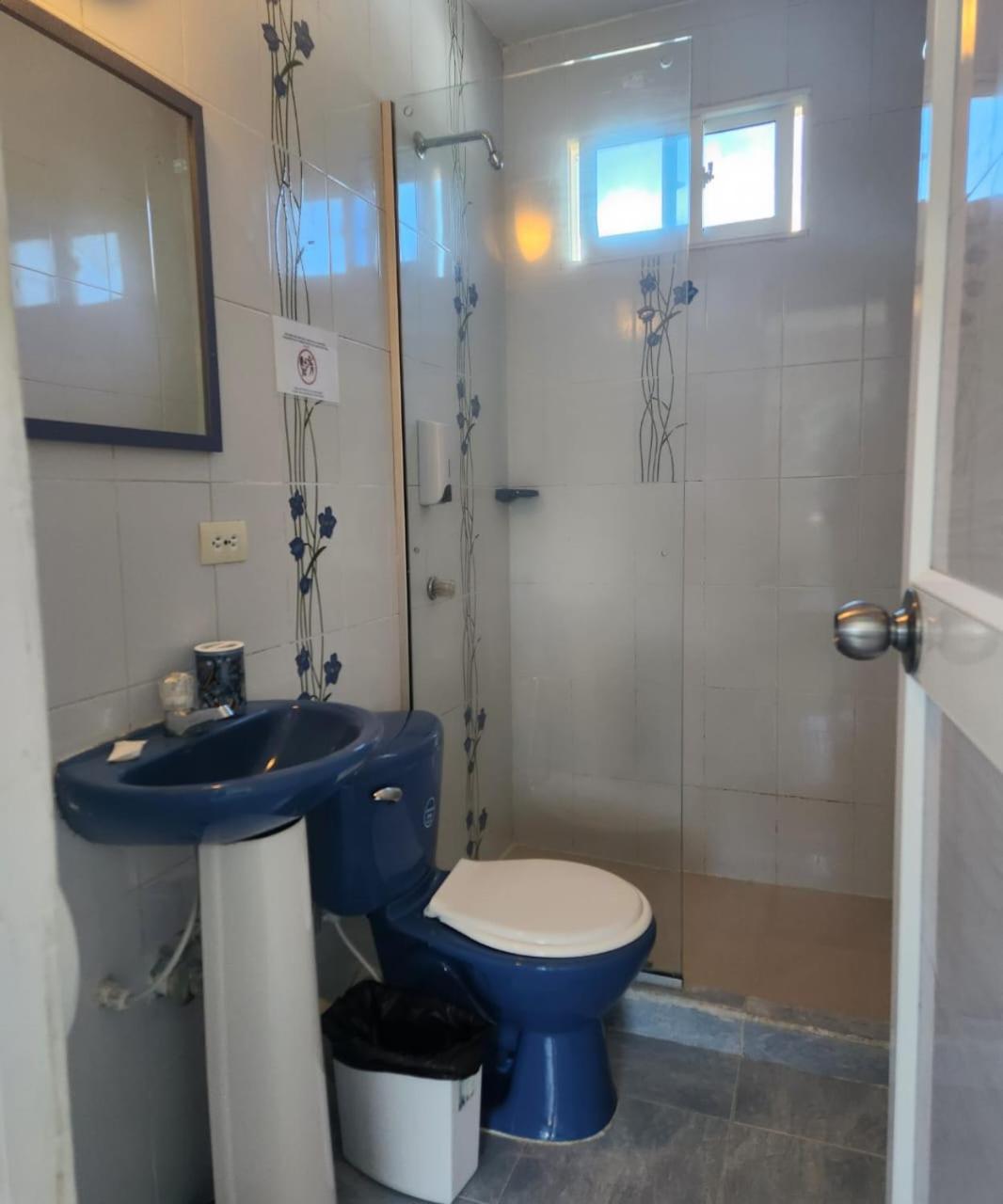 Sea Life Apartamentos En Via Principal Centro Y San Luis San Andrés 外观 照片